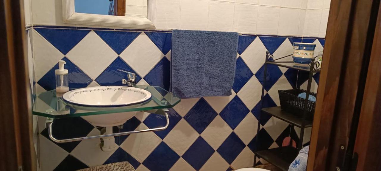 Villa Acogedora Casa De Pueblo Con Piscina Fuenteheridos Esterno foto
